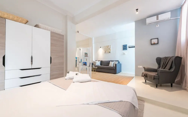 Stylish and Spacious Koukaki Apartment by Cloudkeys
