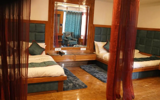 Hotel Saheb's Castle - Best Mountain View & Jacuzzi Suites, McLeodganj