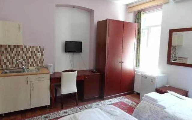 La Perla Suites