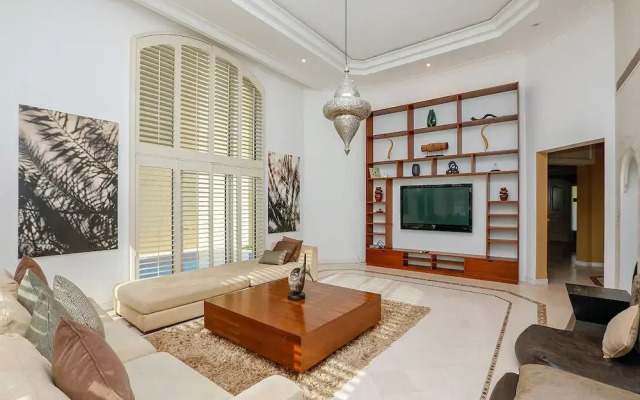 Kennedy Towers - Frond M Villa