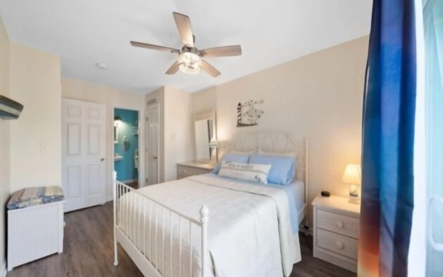 Captain's Quarter 2 Bedroom Condo by Redawning