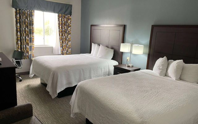 Days Inn & Suites by Wyndham Cleburne TX