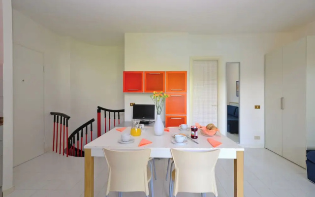 Bright Apartment With Balcony