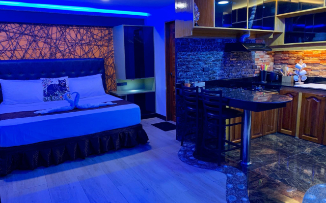 CLOCKWORKORANGE Luxury Suites