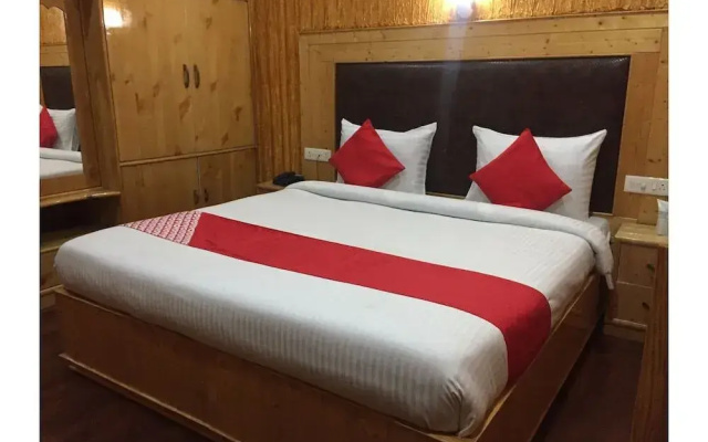 Holiday Villa by OYO Rooms
