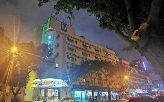 7 Days Inn (Chengdu Huaxi Hospital Wuhouci Metro Station Branch)