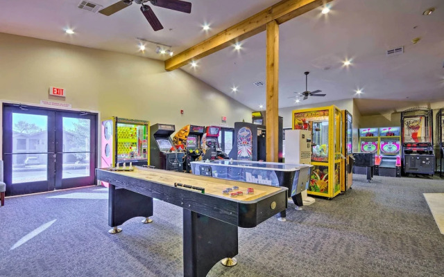 Family-friendly Condo ~ 3 Mi to Branson Landing