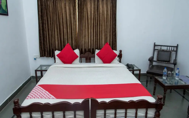 OYO 14119 Hotel Manwar