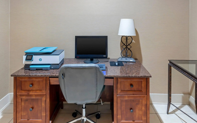 Comfort Suites Normal University area