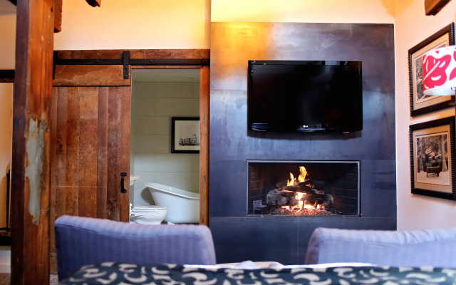 Chestnut Hill Hotel