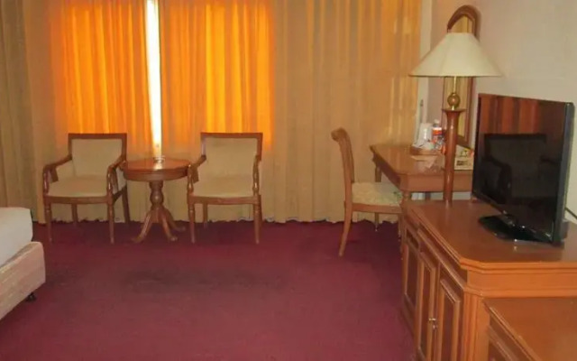 Elty Suites Lesung Batu