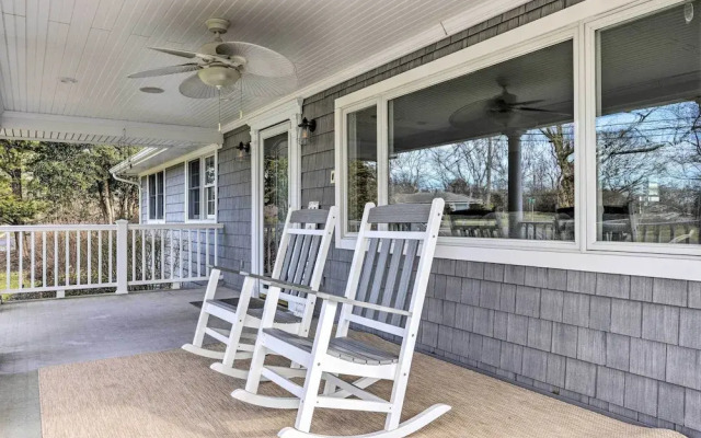 Mattituck Home w/ Fireplaces - Near Wineries