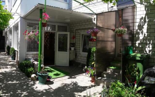 Гостиница Guest House On Novorossiyskaya в Анапе отзывы, цены и фото номеров - забронировать гостиницу Guest House On Novorossiyskaya онлайн Анапа вид на фасад