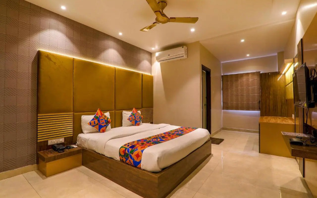FabHotel Maya Crystal