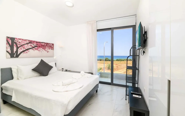 By The Beach - Emerald Seaview Villa