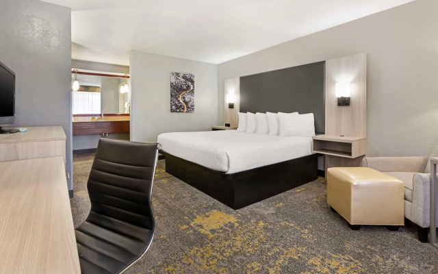 Best Western Plus Weston Inn