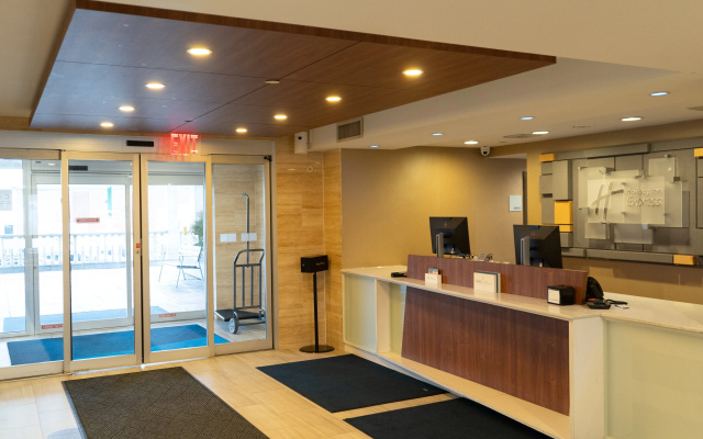 Holiday Inn Express Maspeth by IHG
