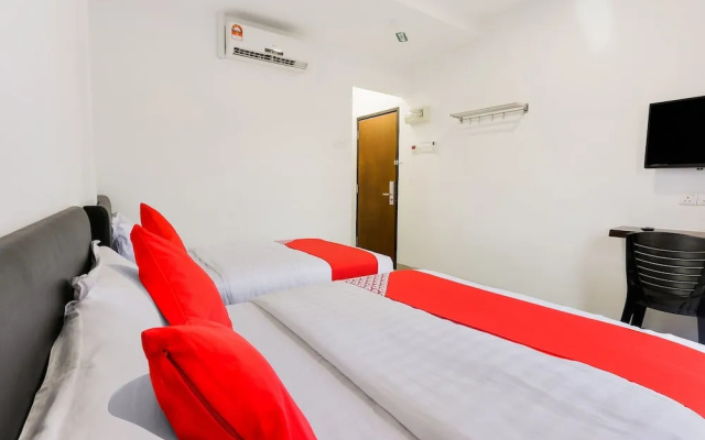 Rich Hotel by OYO Rooms