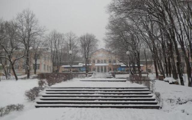 Гостиница Sanatoriy Salut в Железноводске отзывы, цены и фото номеров - забронировать гостиницу Sanatoriy Salut онлайн Железноводск вид на фасад