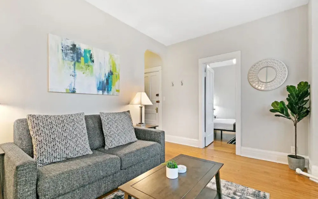 2BR near Wrigley - Grace 05-3