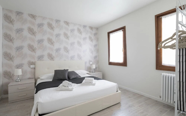 Apartments in San Marco with Canal View