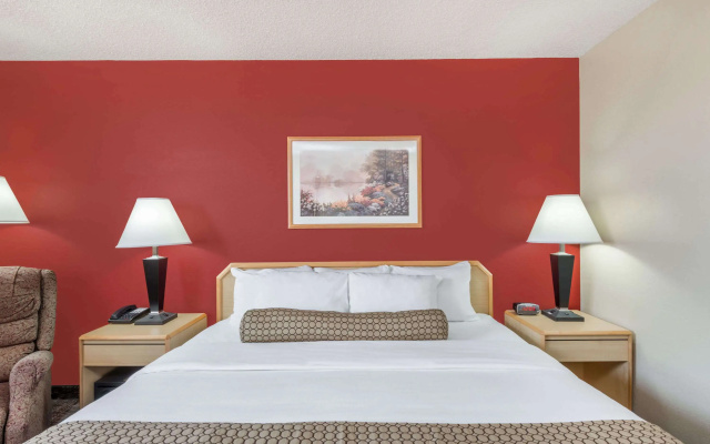 Days Inn by Wyndham Gillette