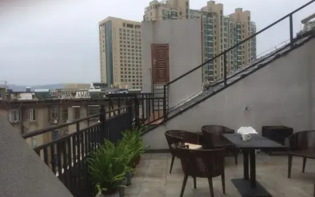 Stoneship Hotel