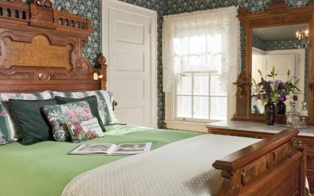 Applegate Inn