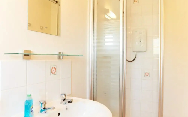 Countryside Retreat With hot Tub, No Deposit