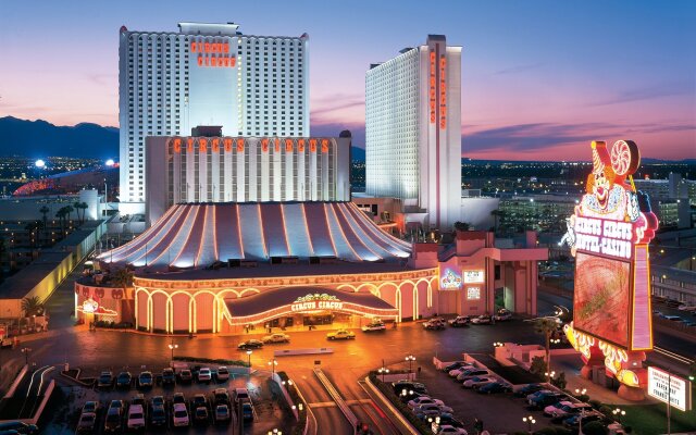 Отель Circus Circus Hotel, Casino & Theme Park США, Лас-Вегас - 4 отзыва об отеле, цены и фото номеров - забронировать отель Circus Circus Hotel, Casino & Theme Park онлайн вид на фасад