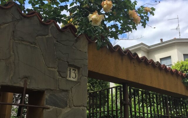 Отель Viky's Sweet Home Парма вид на фасад