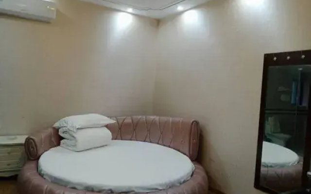 Huangmei Lvyin Business Hotel