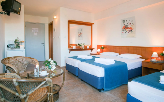 Arya Hotel