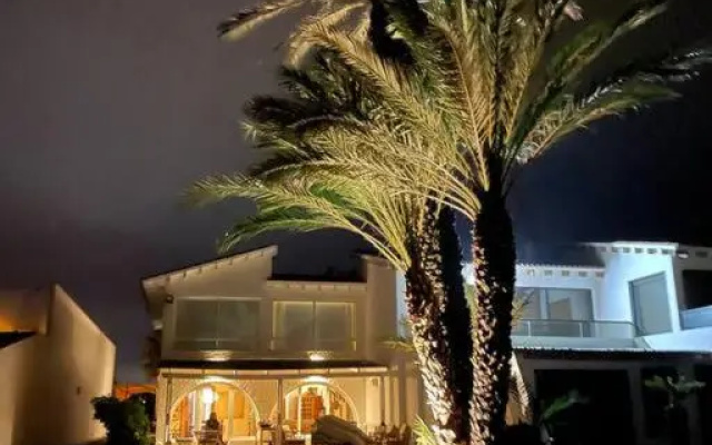 Beachfront, 4BR, entire house in Paracas