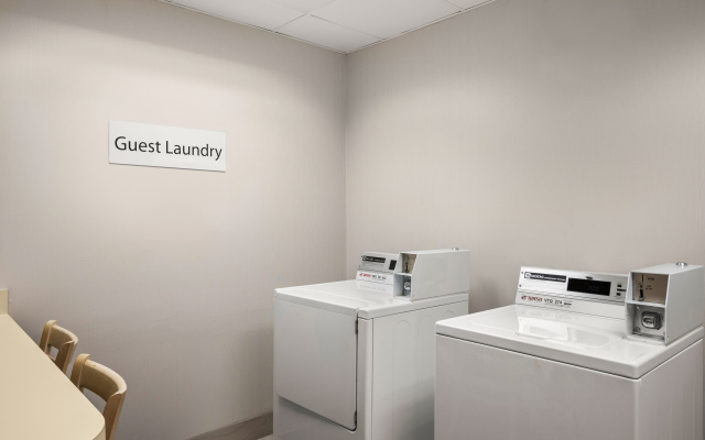 Holiday Inn Express & Suites New Buffalo by IHG