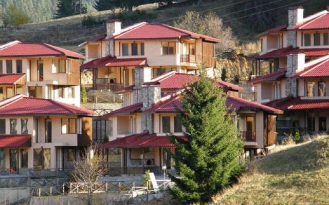Отель Rodopi Houses Болгария, Чепеларе - отзывы, цены и фото номеров - забронировать отель Rodopi Houses онлайн вид на фасад