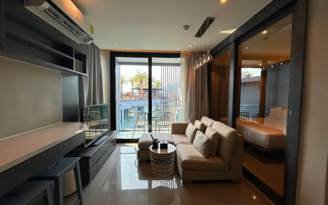 1BR with Rooftop Pool & Gym  C191
