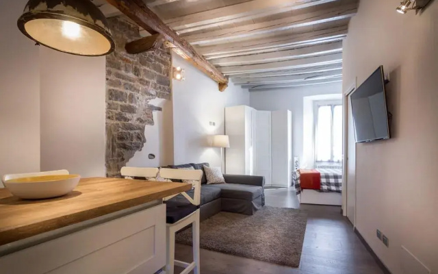 JOIVY Chic Studio in Como Centre