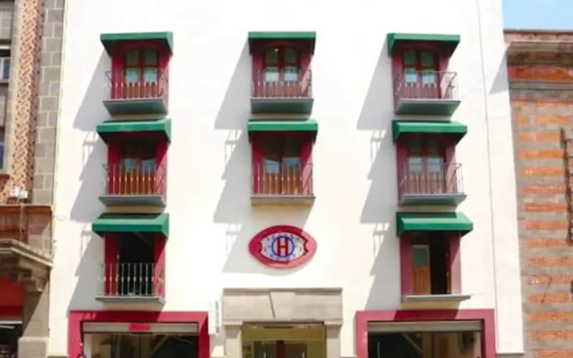 Hotel Leones