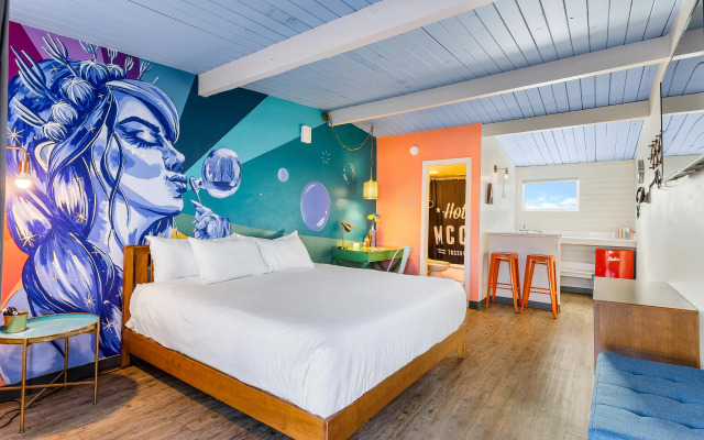 Hotel McCoy Tucson - Art, Coffee, Beer, Wine