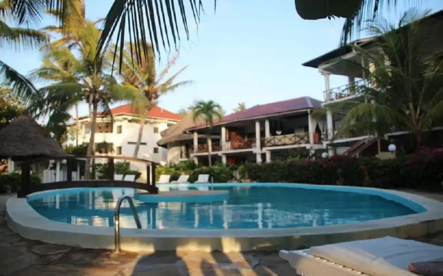Room in Guest Room - Ascot Residence Only 2 min Walk to the White Sandy Beach