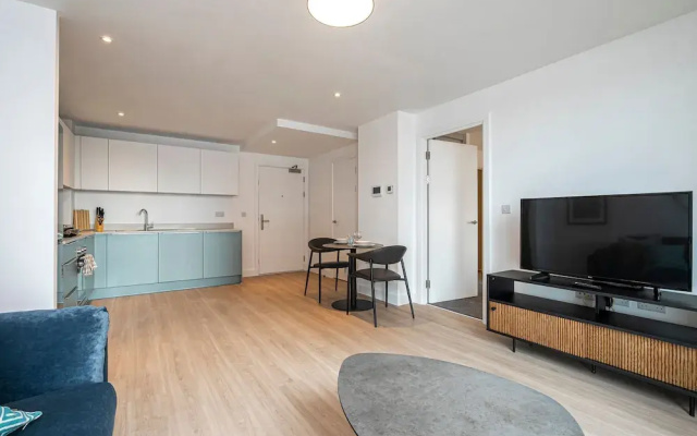 Waterside Flat in Central Leeds