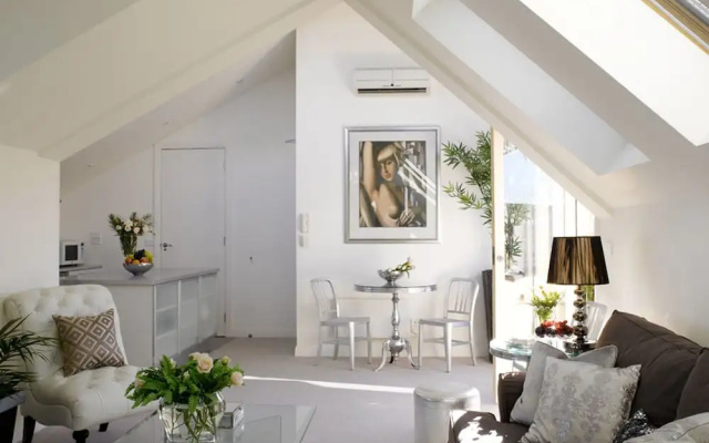 Andre's Mews Luxury Serviced Apartments