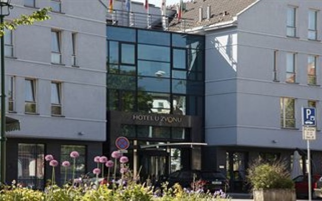 Hotel U Zvonu Пльзень вид на фасад