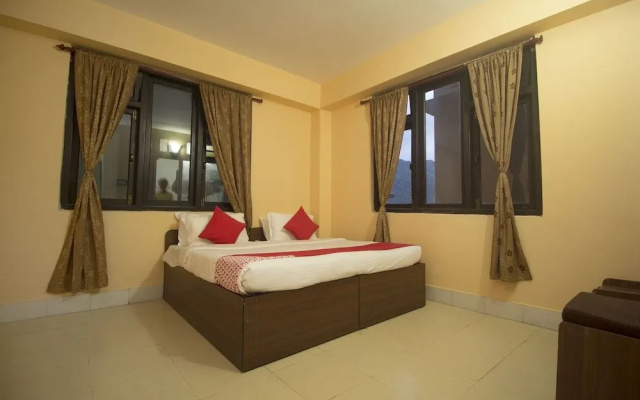 OYO 18455 Hotel Golden Shangrila