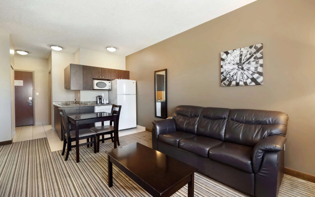 Best Western Plus Peace River Hotel & Suites