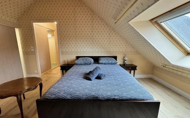 Spacious Group Stay Near Le Mans Circuit