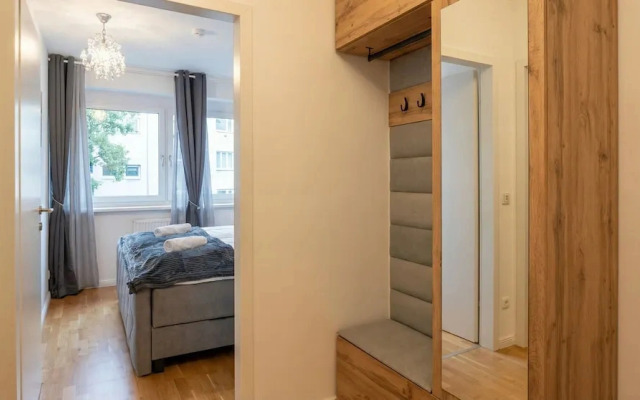 Central Vienna Modern 1BR Apt Balcony
