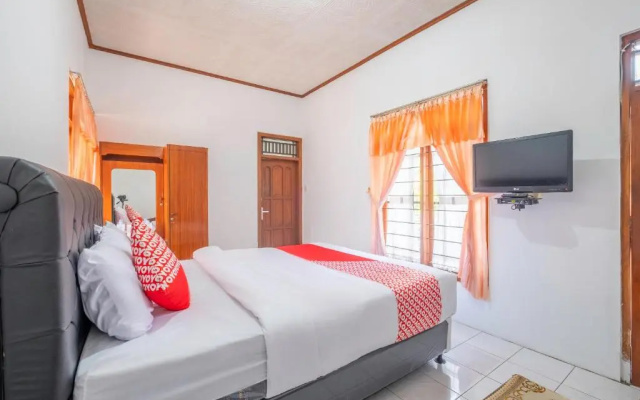 Capital O 1541 Puri Cikole Asri