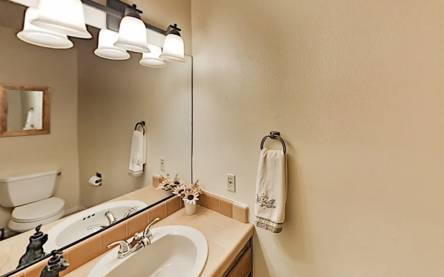 3980lk12 2 Bedroom Condo